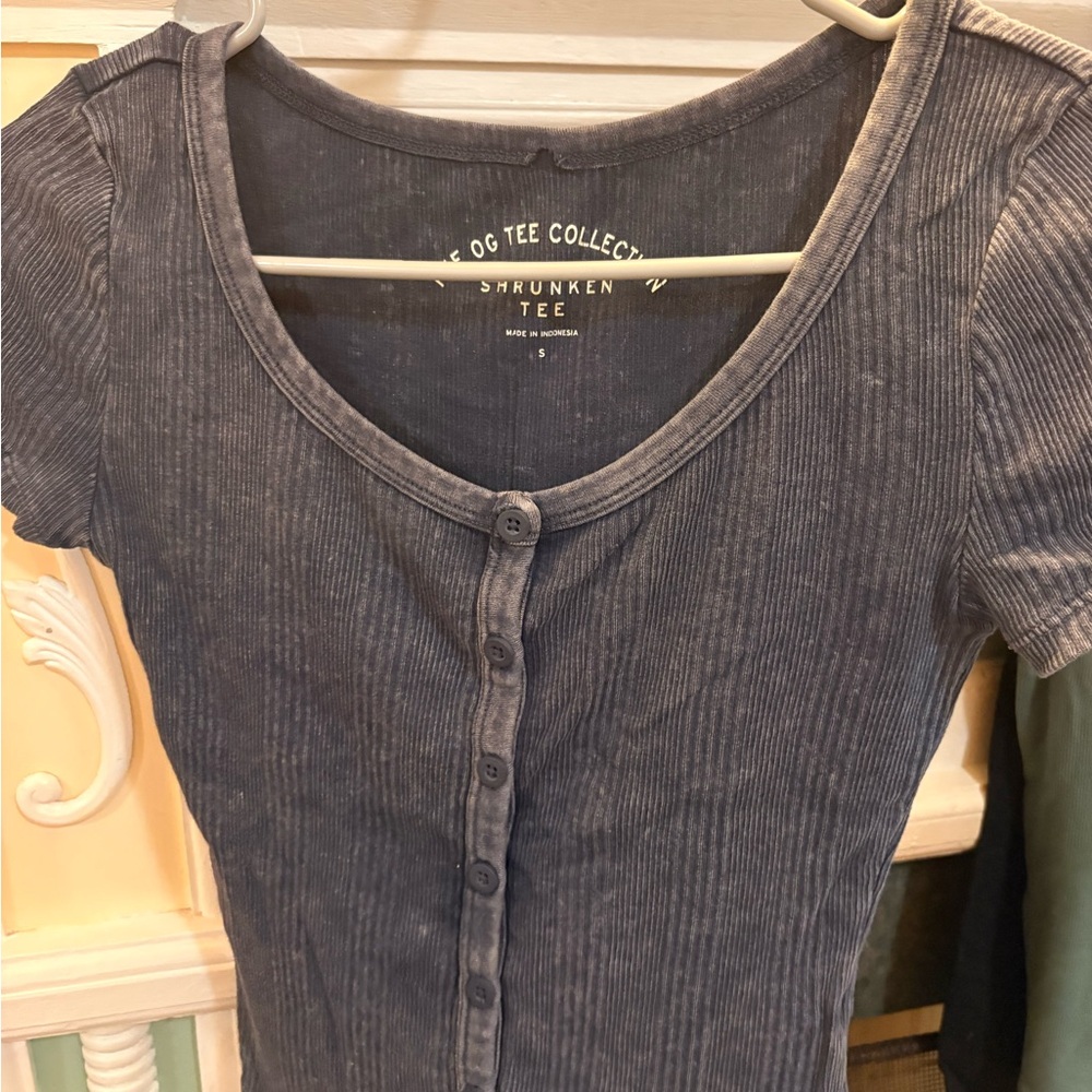 Aeropostale shrunken tee